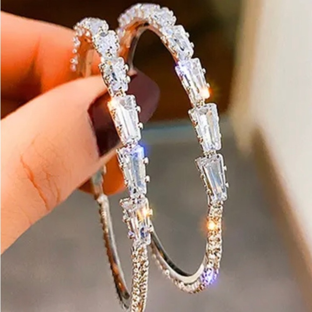 Absolutely Stunning Real Diamond 💎 Moissanite Cut Hoop Earrings - Picture 5 of 10